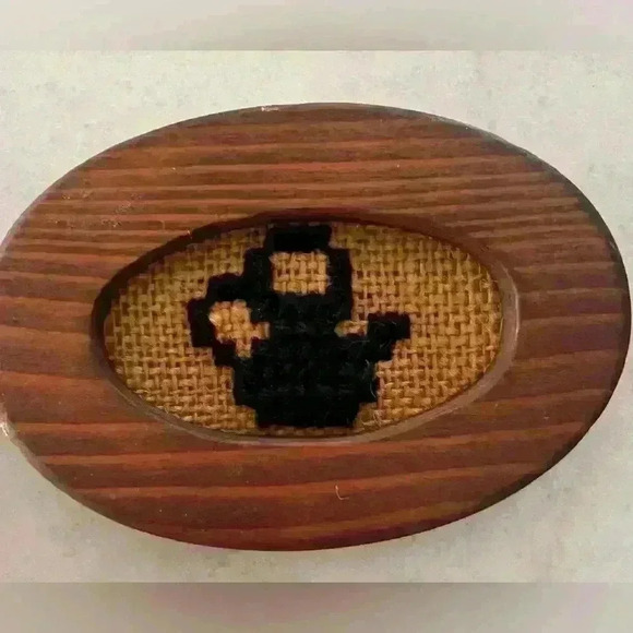 SET OF 2 MINIATURE WOOD FRAMED CROSS STITCH WALL HANGINGS 60’s/70’s. - Picture 3 of 8